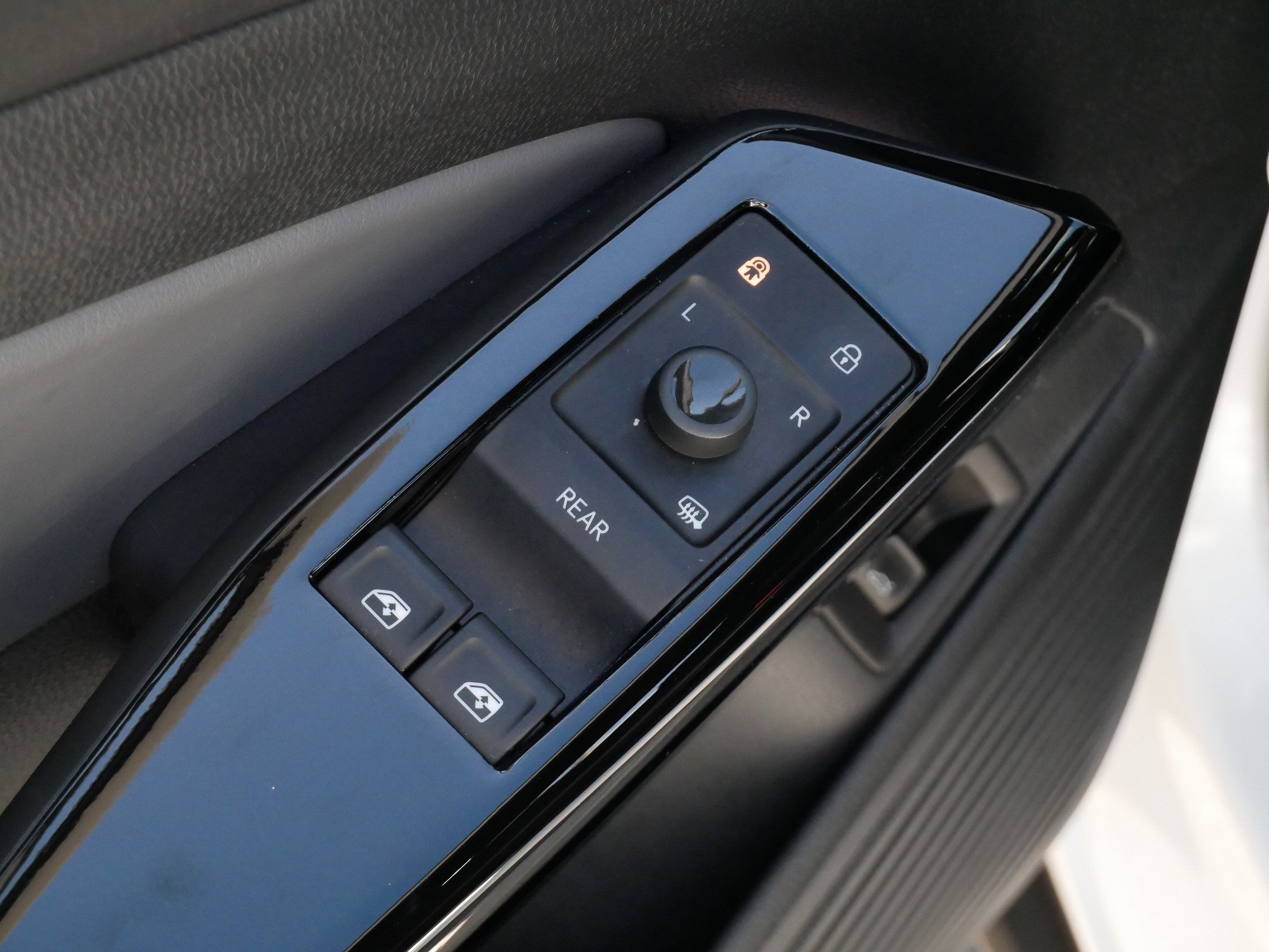 Used 2023 Volkswagen ID.4 Pro S image 19