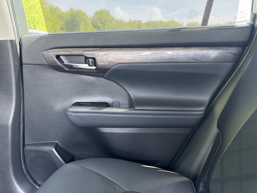 Used 2022 Toyota Highlander Platinum image 15