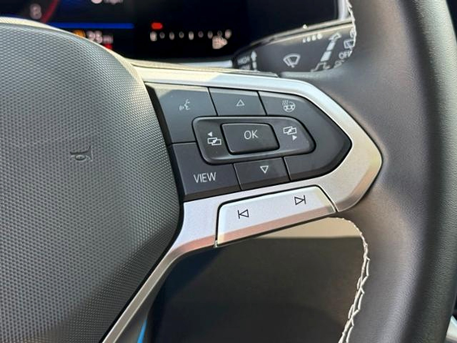 New 2026 Volkswagen Taos SE FWD image 18