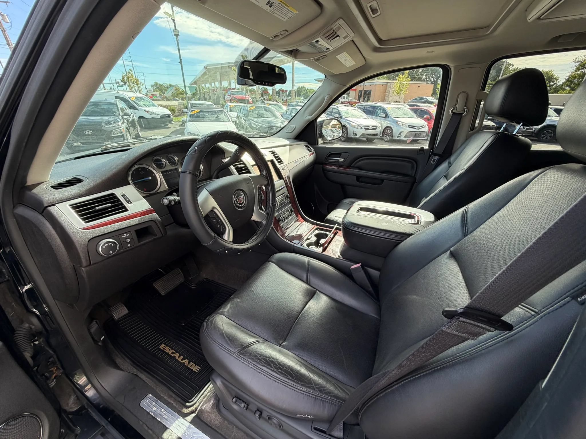 Used 2014 Cadillac Escalade Premium AWD/4WD image 16