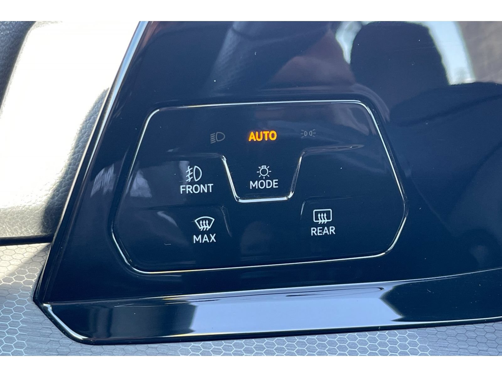 Used 2022 Volkswagen GTI SE FWD image 41