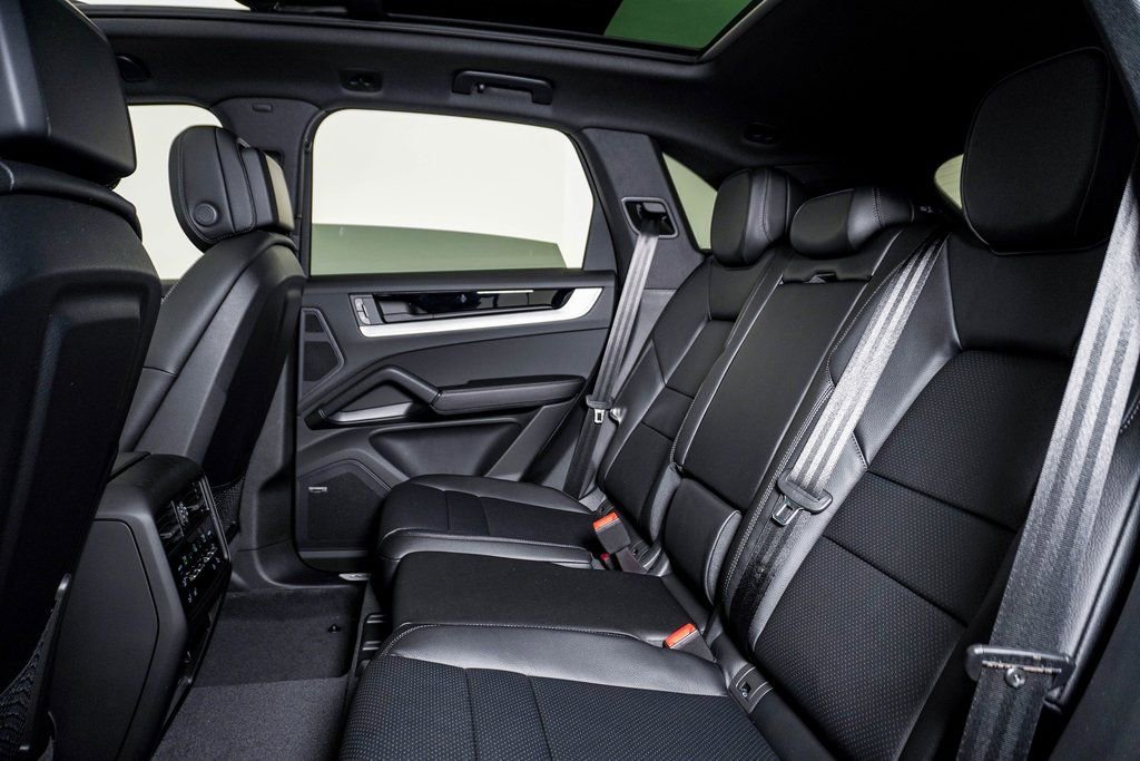 New 2026 Porsche Cayenne image 17