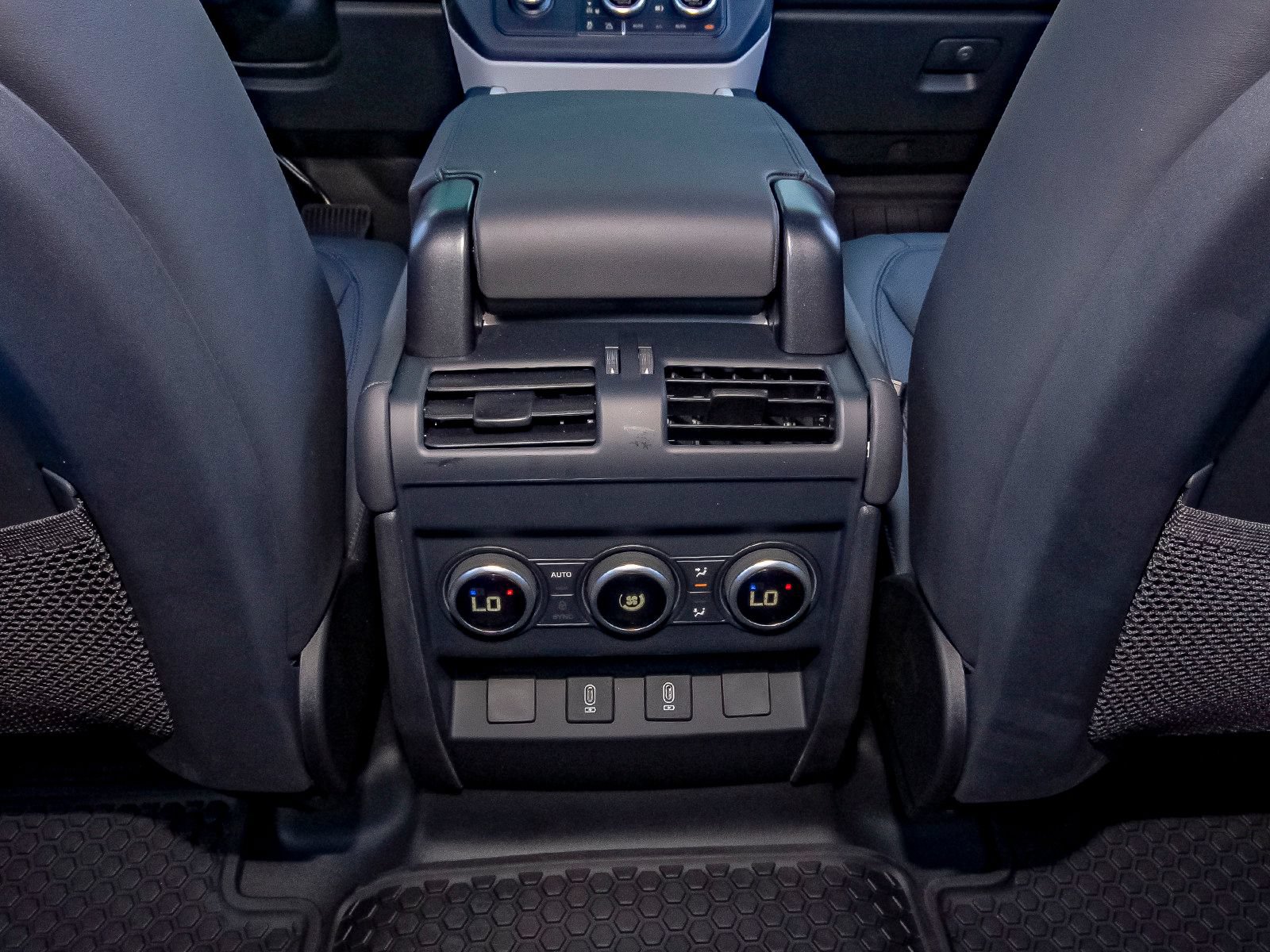New 2026 Land Rover Defender 110 X-Dynamic SE AWD/4WD image 36