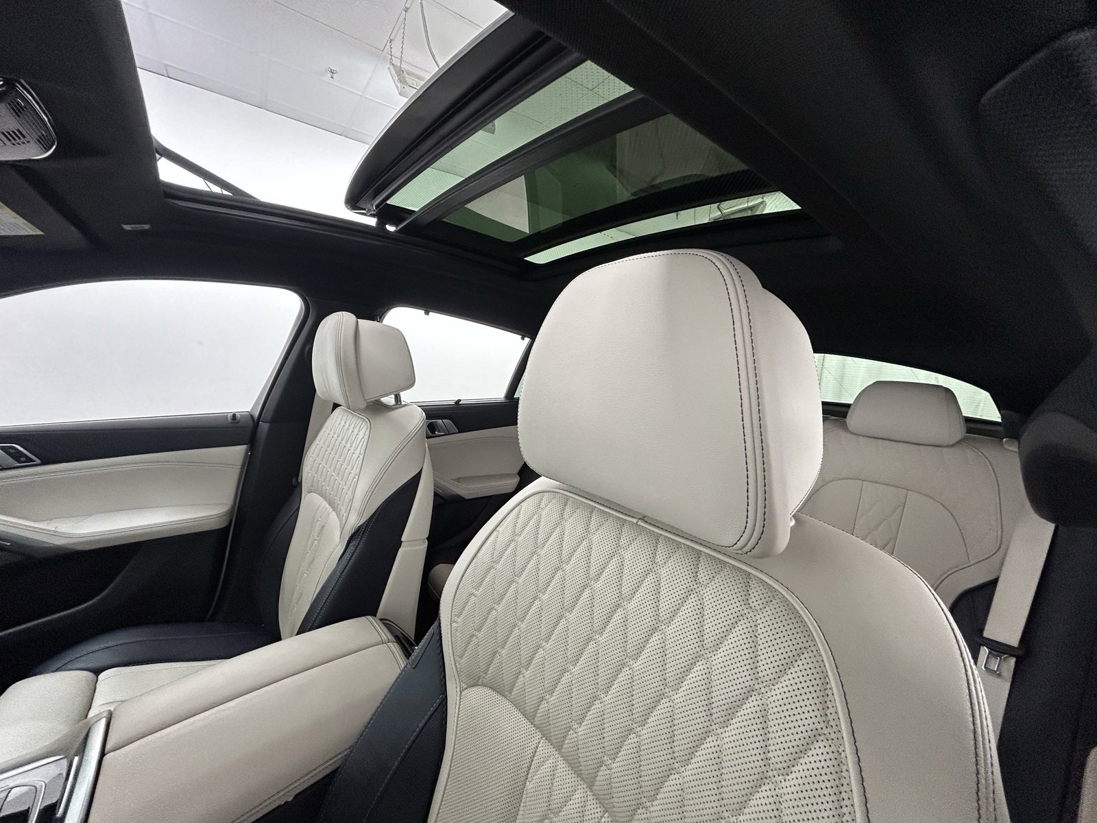Used 2023 BMW X6 M50i w/ Executive Package image 27