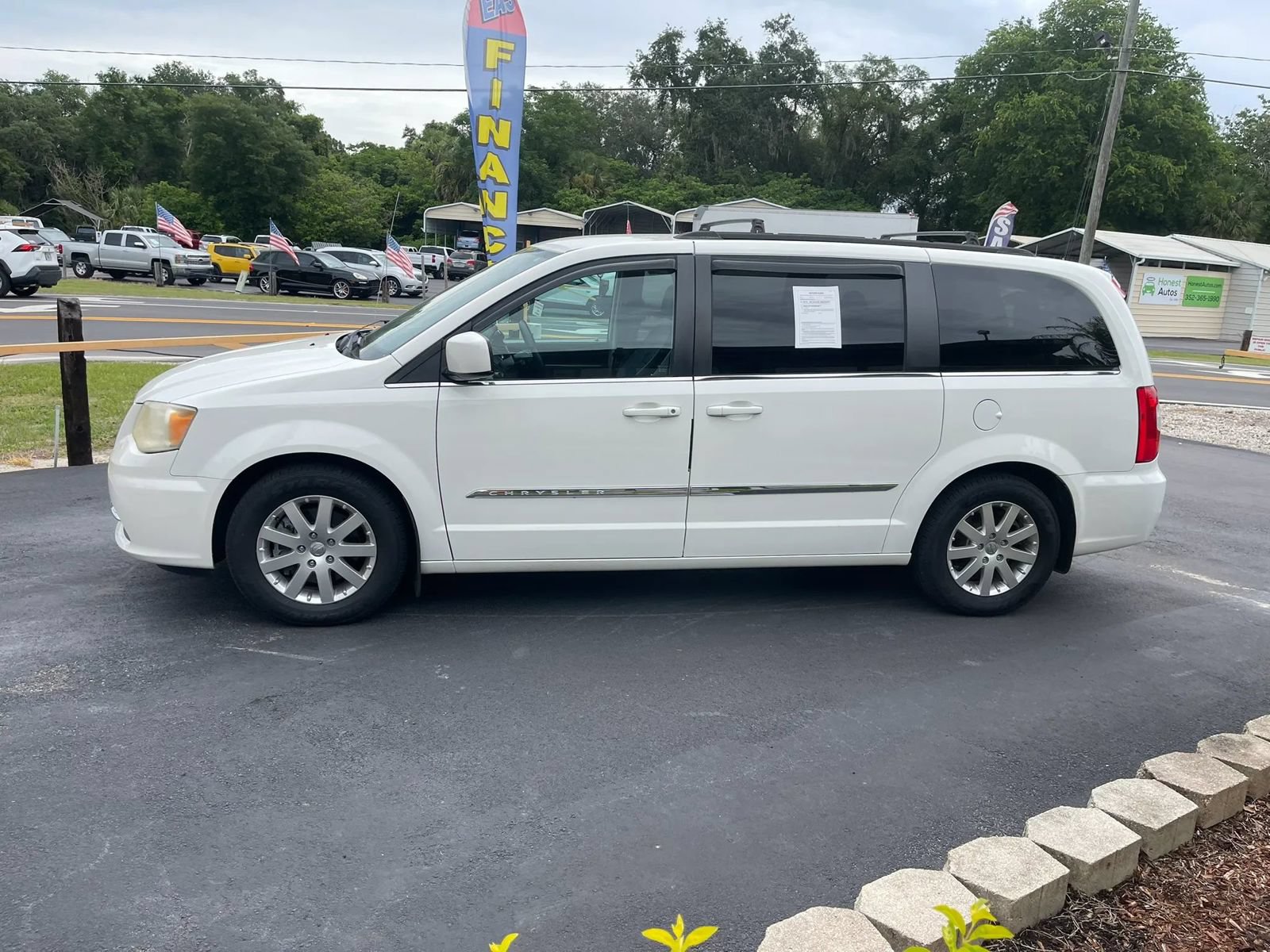 Used 2013 Chrysler Town & Country Touring FWD image 34