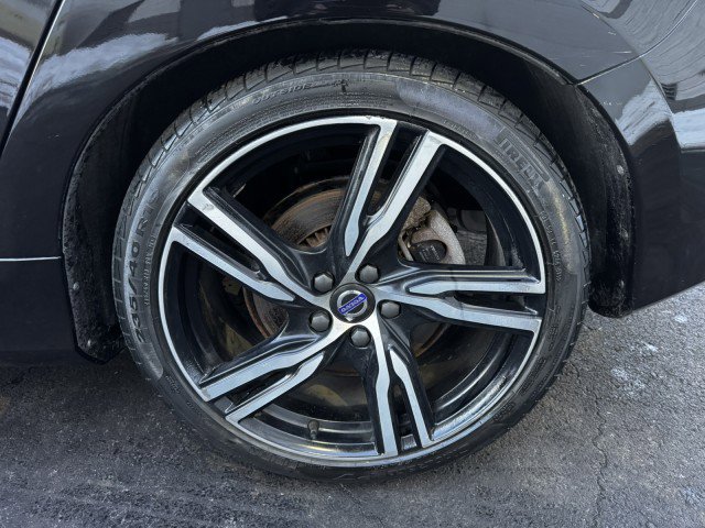Used 2017 Volvo S60 T6 R-Design Platinum w/ Climate Package image 36