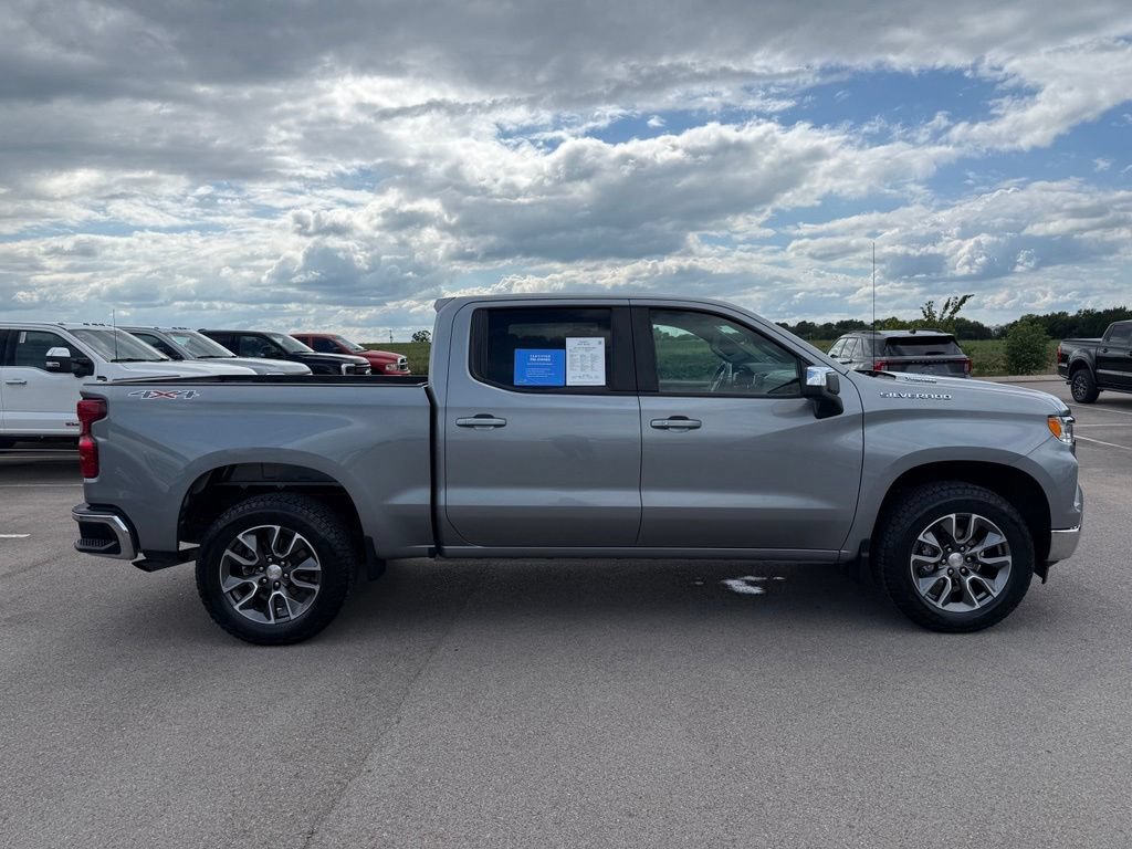 Used 2024 Chevrolet Silverado 1500 LT AWD/4WD image 31