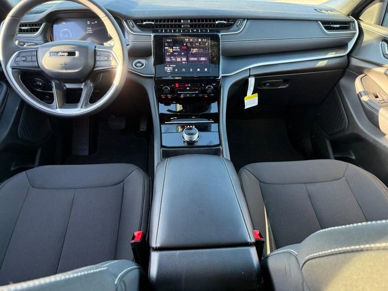New 2025 Jeep Grand Cherokee Laredo X w/ Luxury Tech Group I AWD/4WD image 8