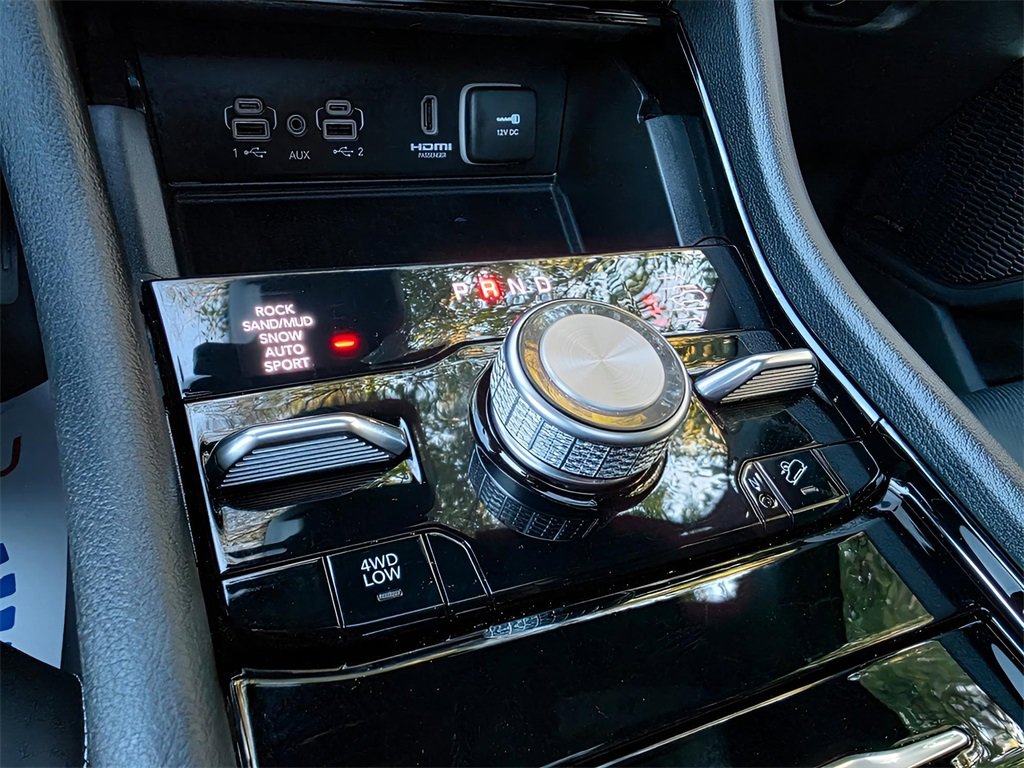 Used 2024 Jeep Grand Cherokee Overland w/ Luxury Tech Group IV image 33