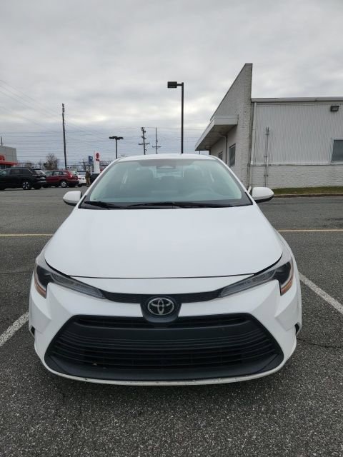 Used 2023 Toyota Corolla LE image 3