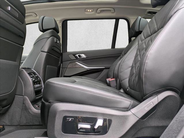 Used 2026 BMW X7 xDrive40i AWD/4WD image 17