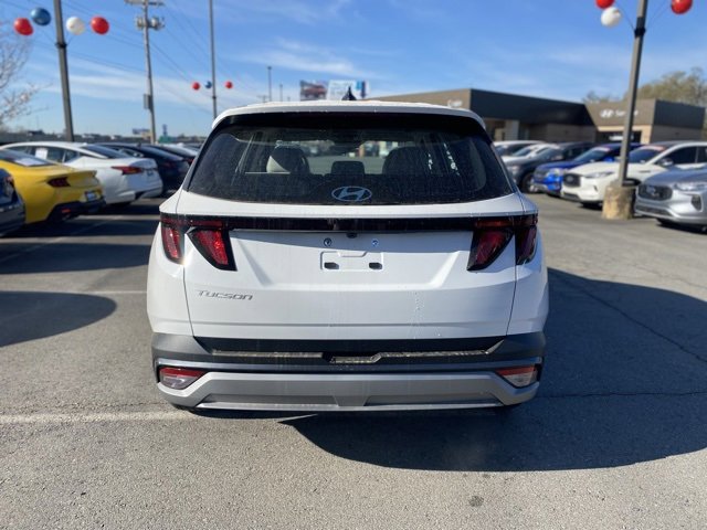 New 2025 Hyundai Tucson SE image 6