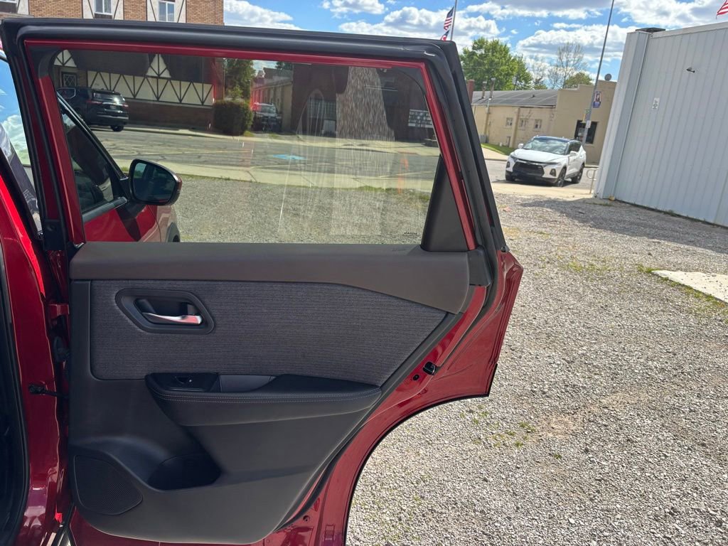 Used 2021 Nissan Rogue SV AWD/4WD image 13