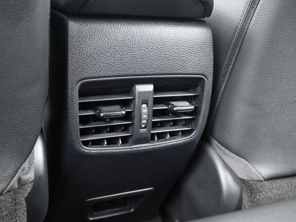 Used 2022 Toyota Corolla Cross XLE image 35