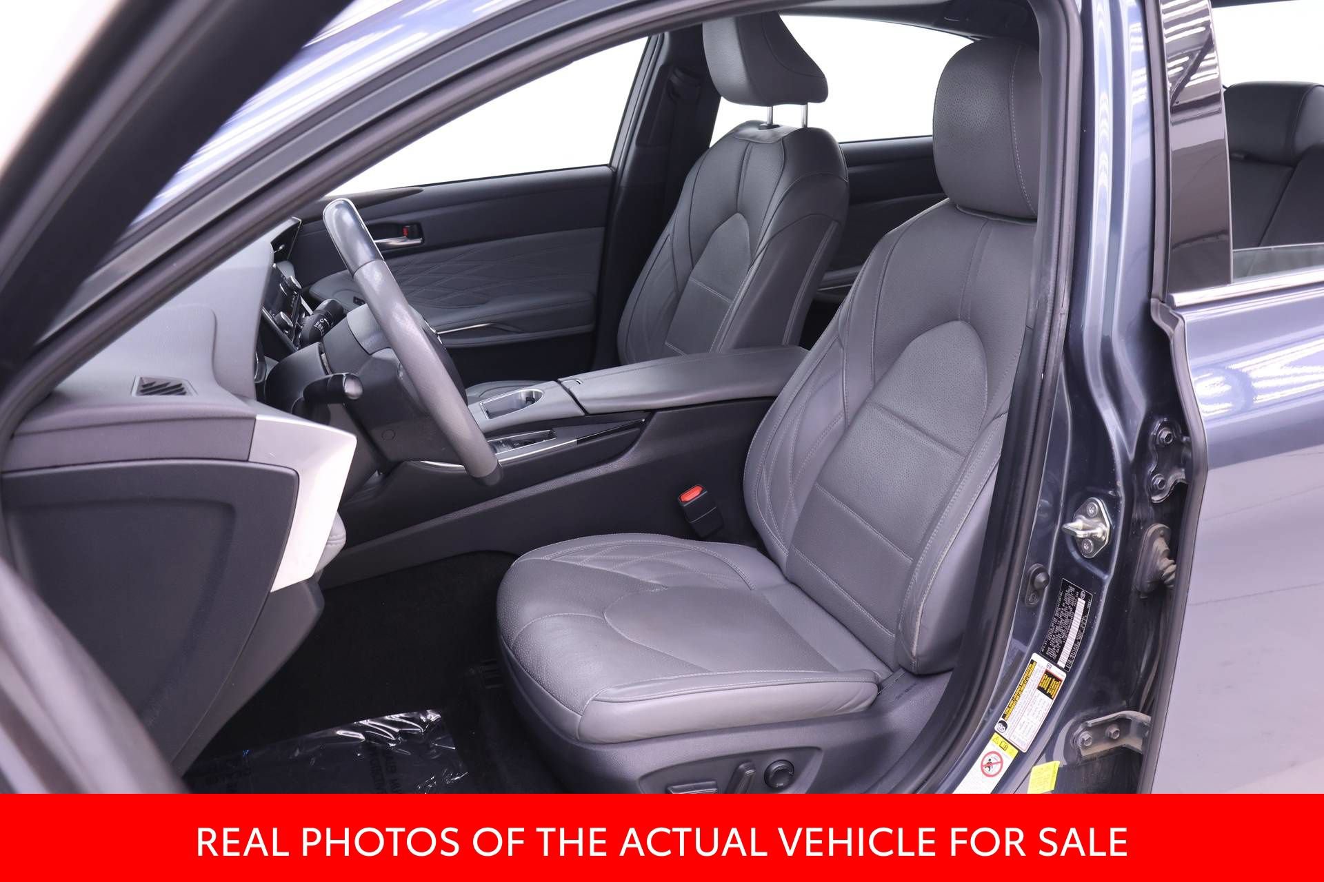 Certified 2019 Toyota Avalon Limited w/ Advanced Safety Package FWD image 4