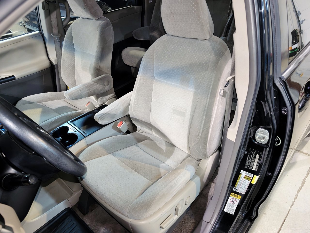 Used 2015 Toyota Sienna LE FWD image 18
