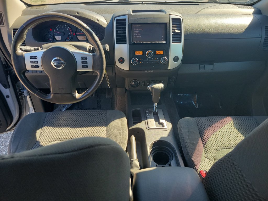 Used 2017 Nissan Frontier SV w/ SV Value Truck Package AWD/4WD image 10