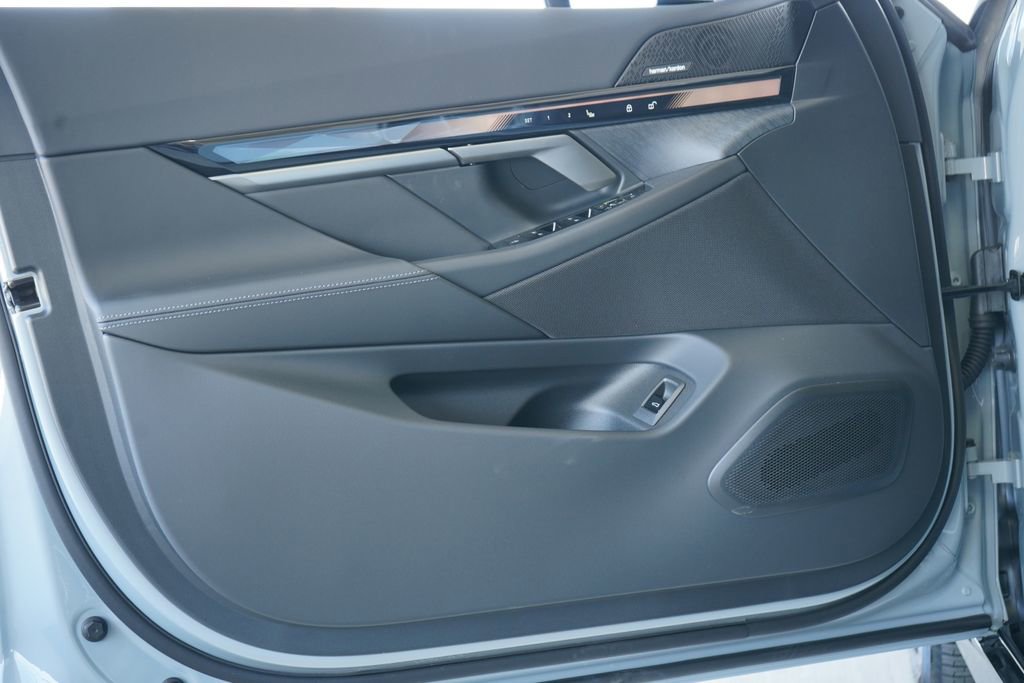 Used 2026 BMW i5 eDrive40 w/ M Sport Package image 10