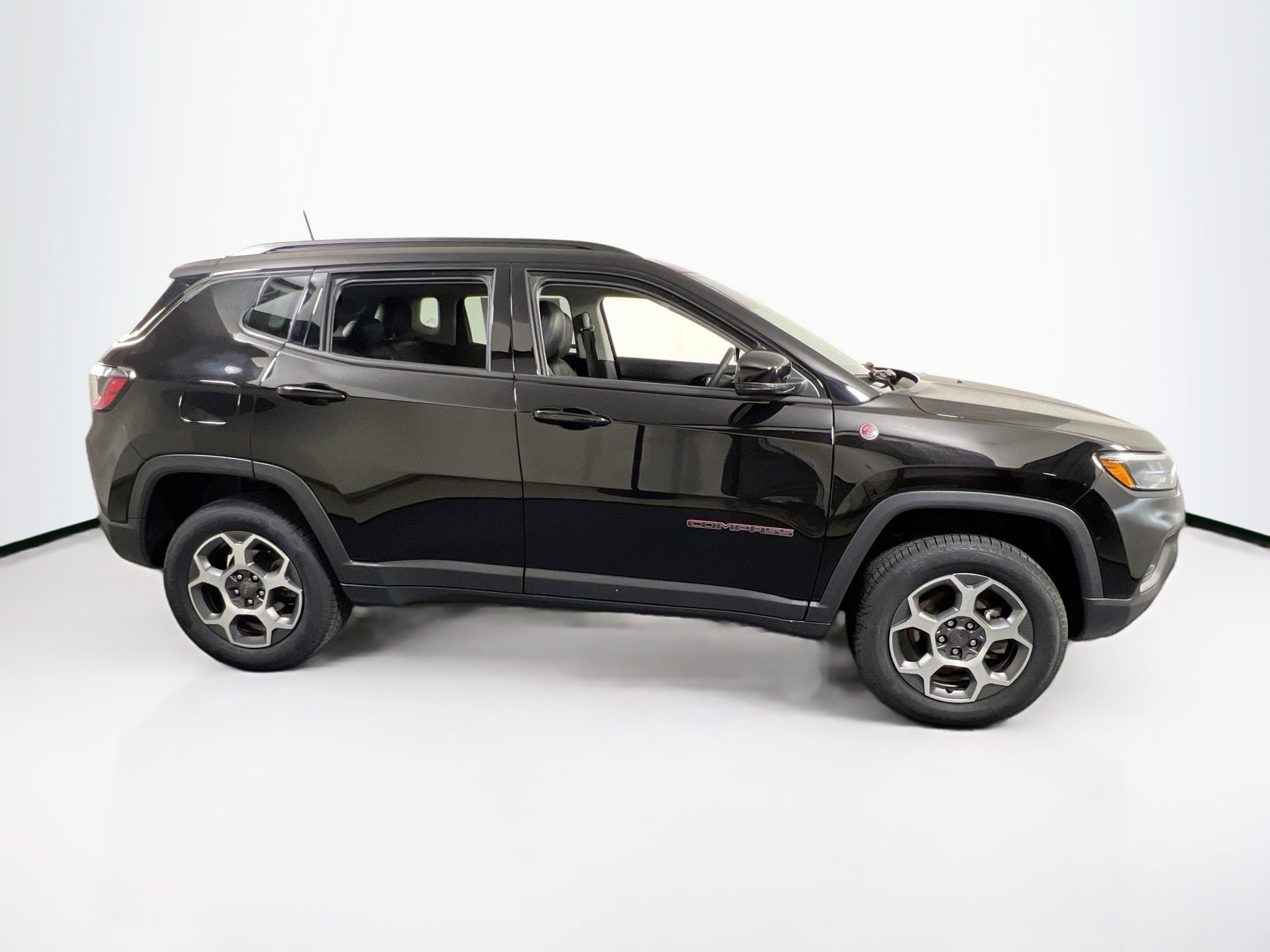 Used 2022 Jeep Compass Trailhawk image 4