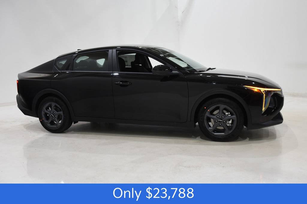 New 2026 Kia K4 LXS image 3