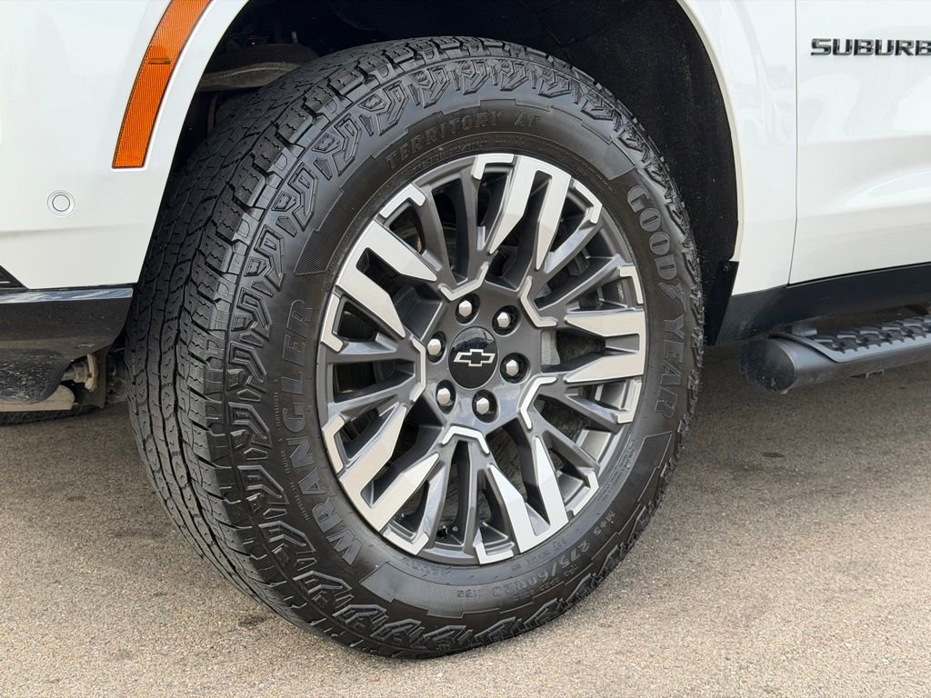 Used 2025 Chevrolet Suburban Z71 AWD/4WD image 26