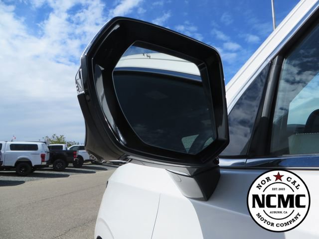 Used 2023 Cadillac Escalade Premium Luxury AWD/4WD image 11