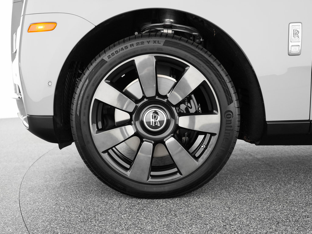 Certified 2024 Rolls-Royce Cullinan AWD/4WD image 35