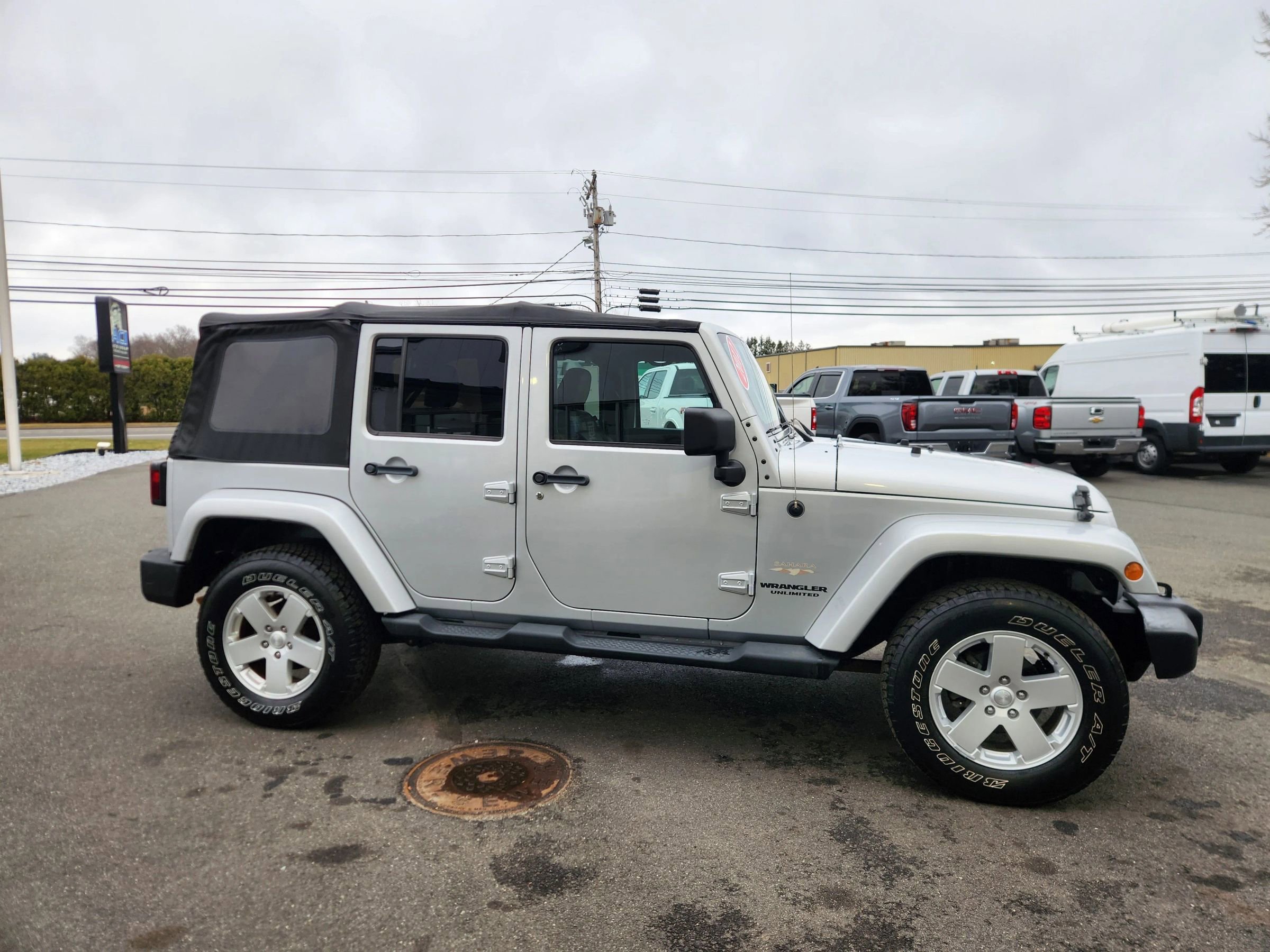 Used 2012 Jeep Wrangler Unlimited Sahara w/ Dual Top Group image 19
