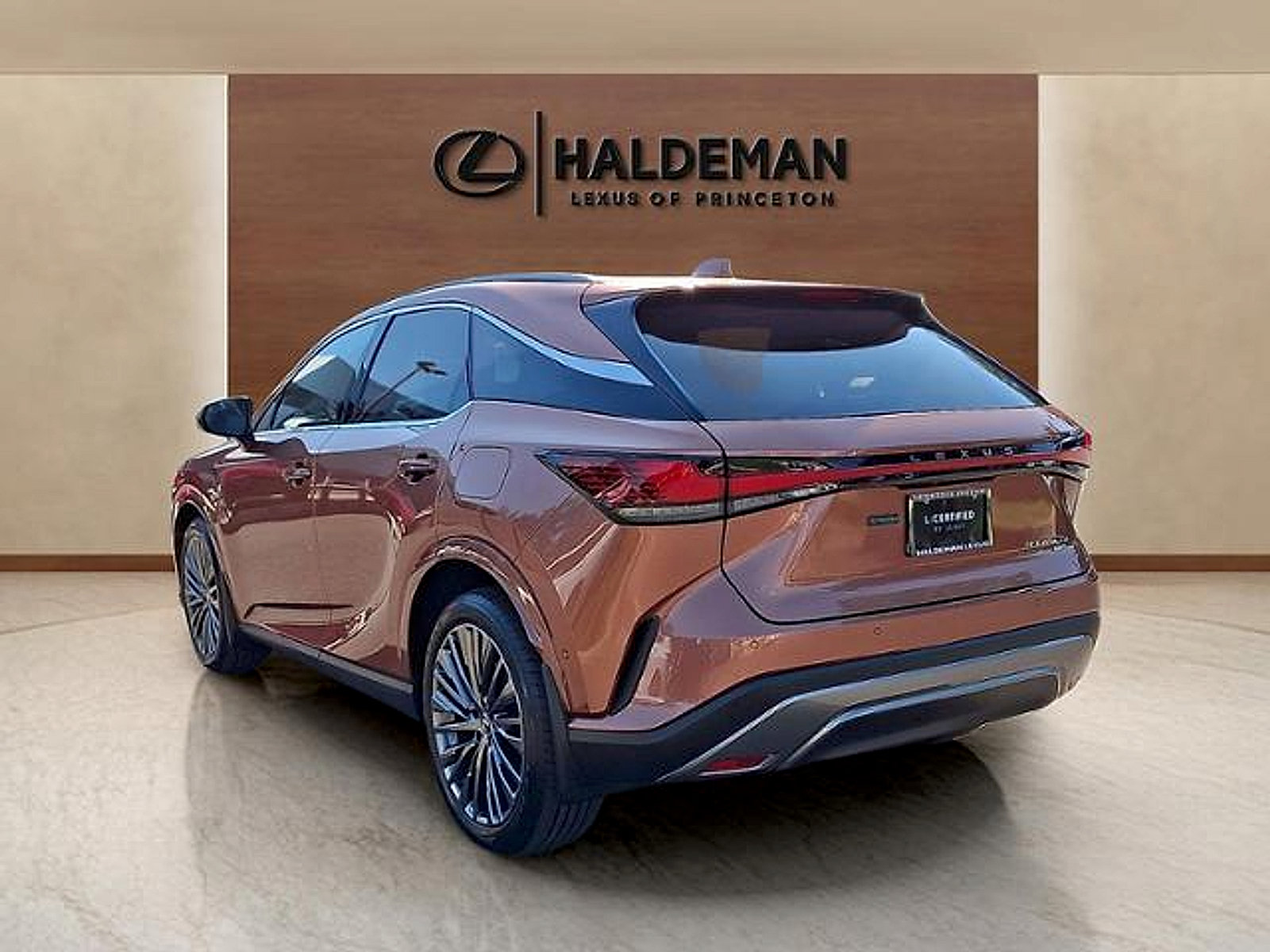 Certified 2024 Lexus RX 450h AWD w/ Convenience Package image 4