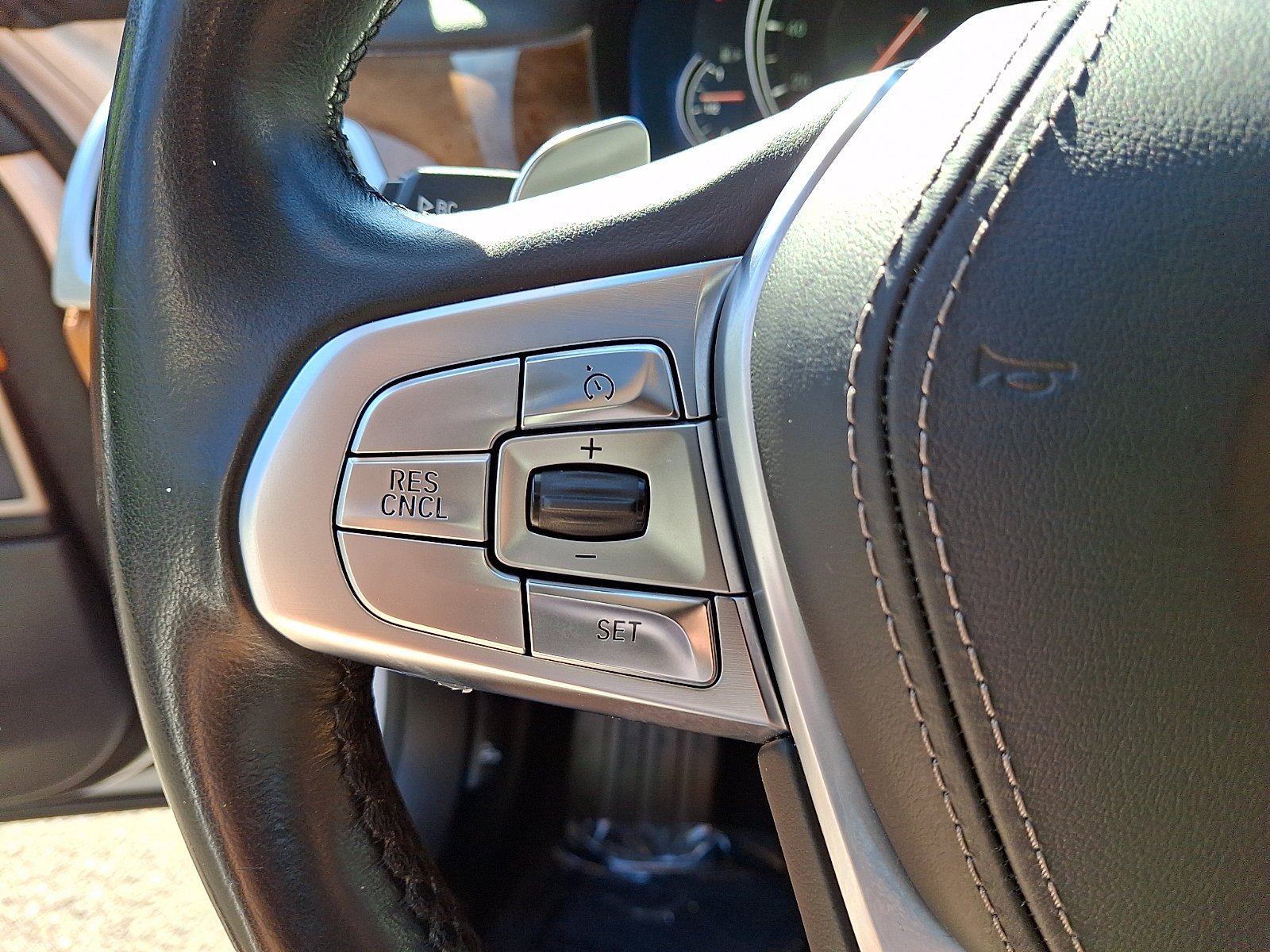 Used 2018 BMW 750i xDrive AWD/4WD image 19