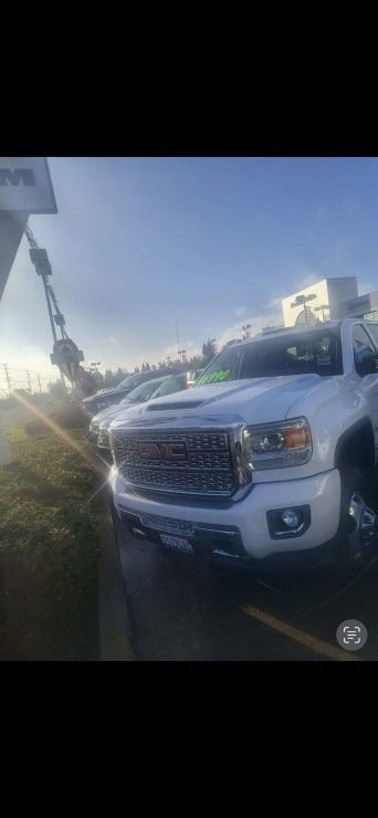 Used 2016 GMC Sierra 3500 Denali w/ Duramax Plus Package AWD/4WD image 6