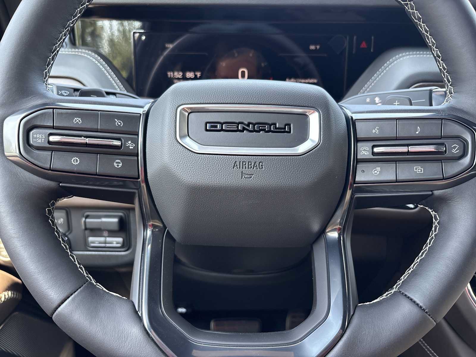 New 2026 GMC Yukon Denali Ultimate AWD/4WD image 9