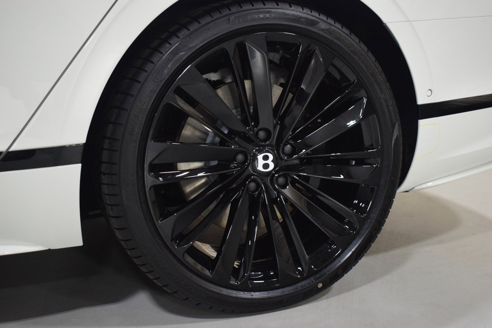 New 2025 Bentley Flying Spur Plug-In Hybrid image 13