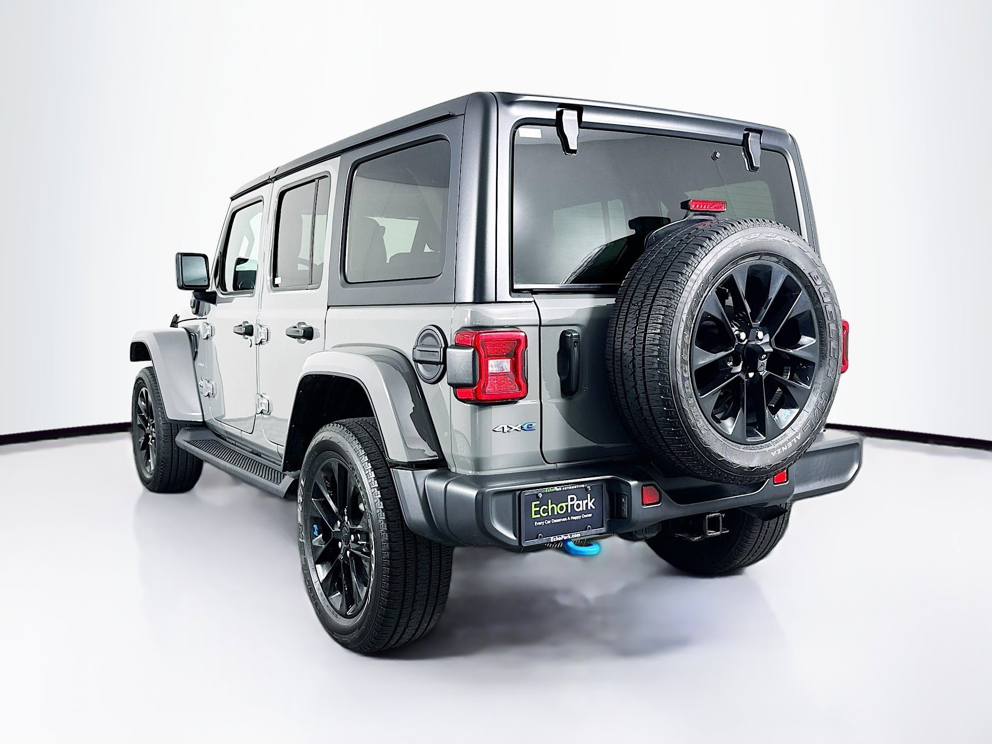 Used 2023 Jeep Wrangler Sahara w/ Cold Weather Group image 5