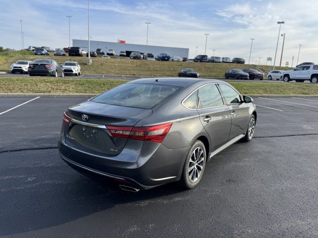 Used 2018 Toyota Avalon XLE image 3