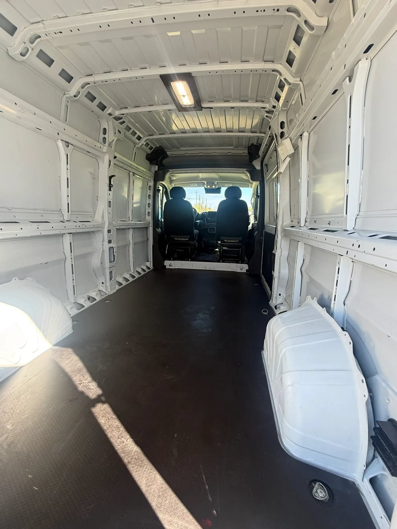 Used 2024 RAM ProMaster 2500 w/ Convenience Group FWD image 8