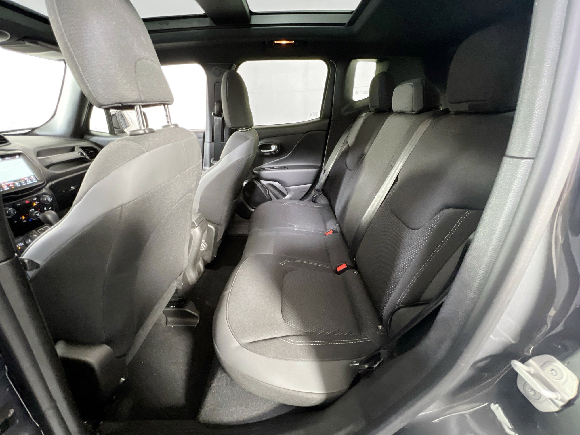 Used 2022 Jeep Renegade Altitude w/ Sun/Sound Group image 23