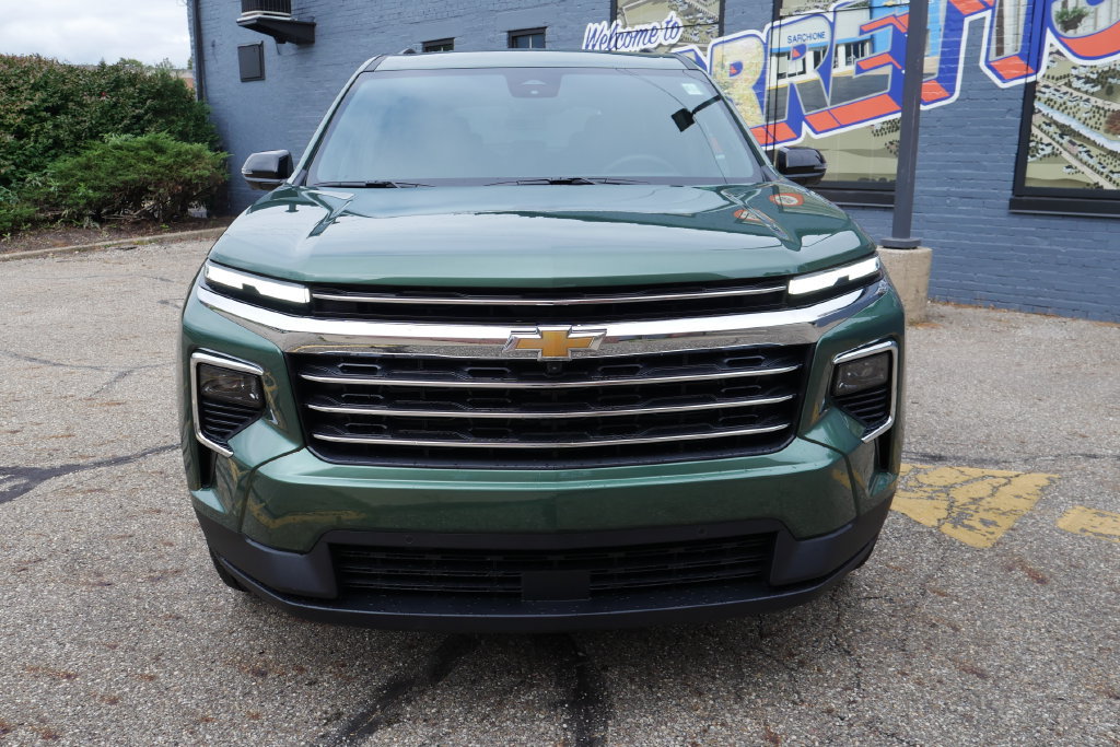 New 2027 Chevrolet Traverse LT w/ Enhanced Driving Package AWD/4WD image 2