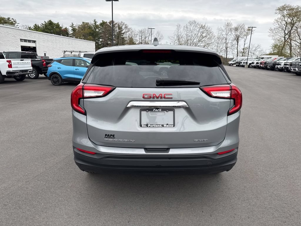 Used 2024 GMC Terrain SLE AWD/4WD image 4