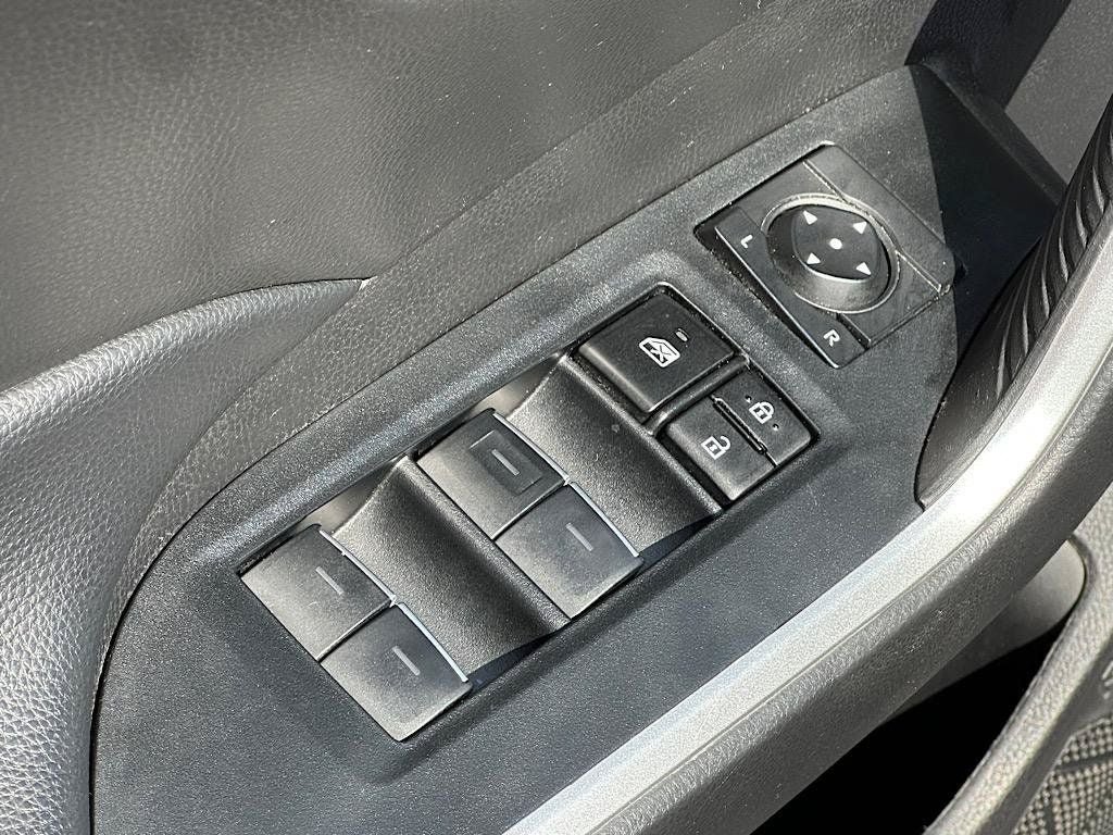 Used 2024 Toyota RAV4 XLE FWD image 15