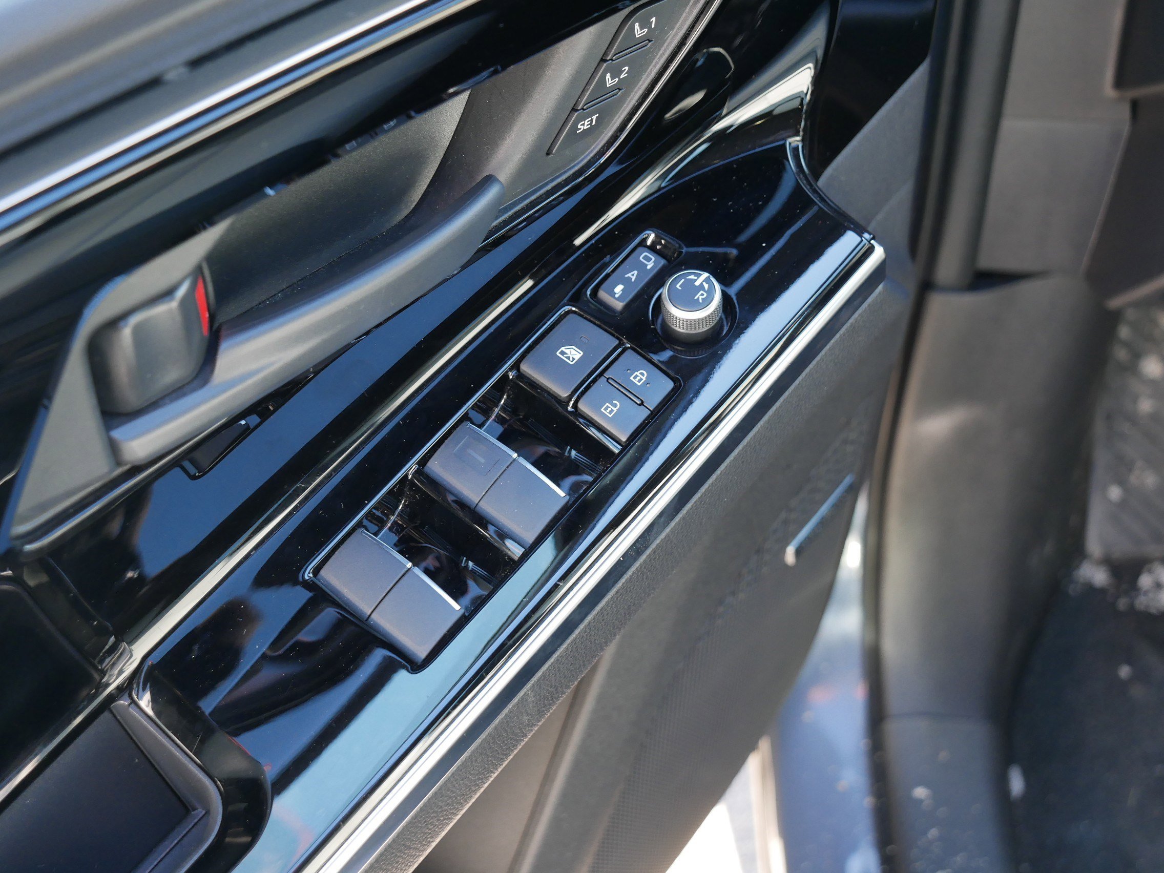 Used 2023 Subaru Solterra Limited image 19