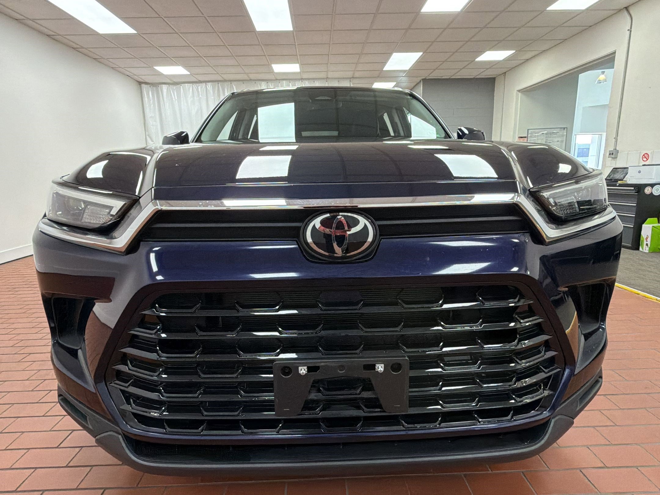Used 2024 Toyota Grand Highlander Limited image 5