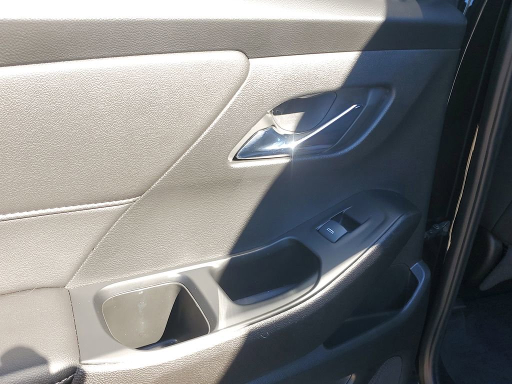 Used 2023 Chevrolet Traverse LT image 19