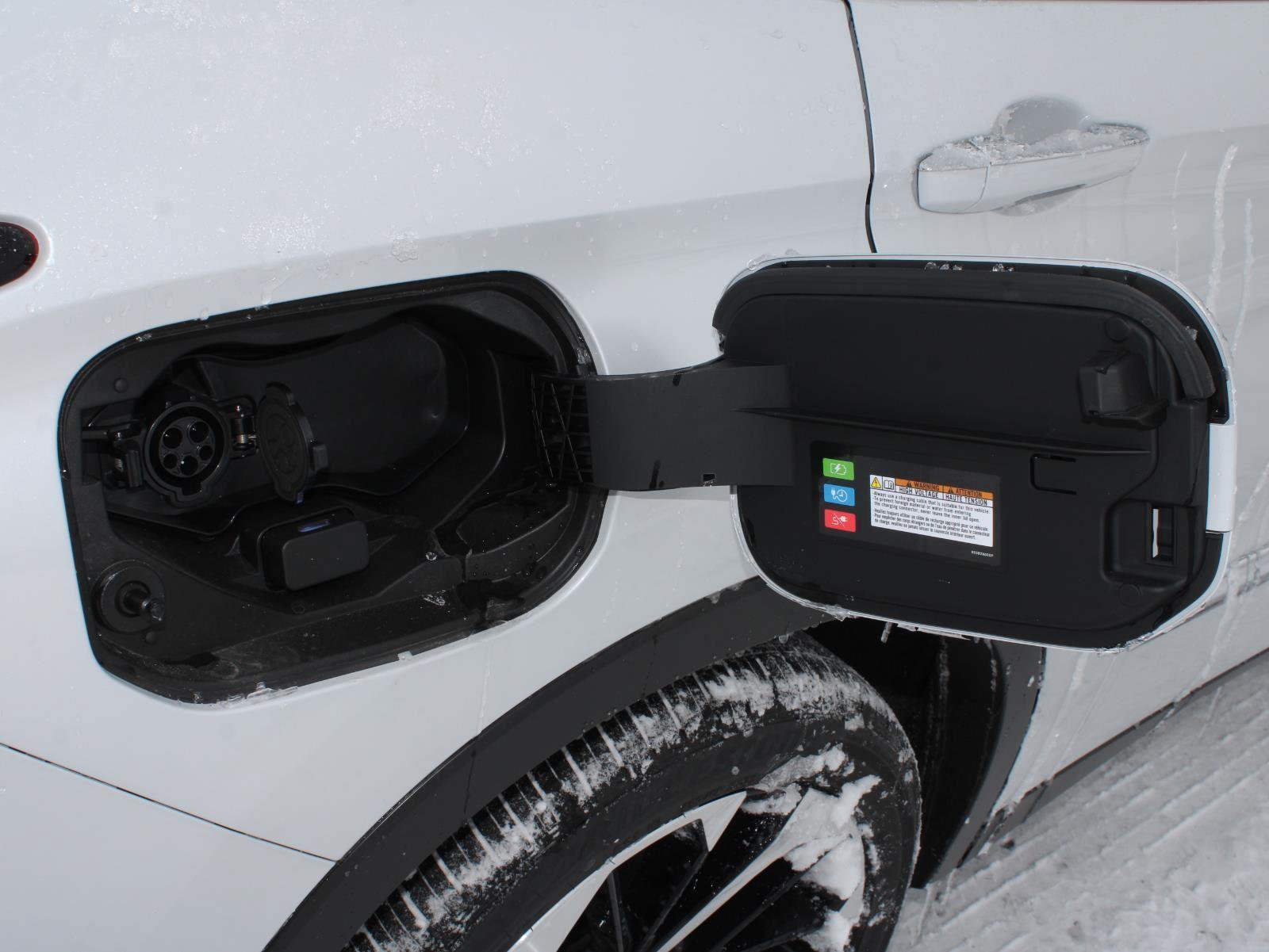 New 2025 Mitsubishi Outlander SE image 8