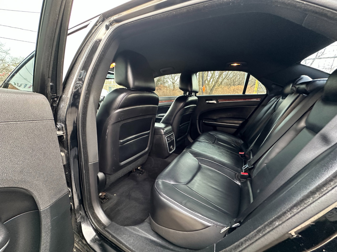 Used 2014 Chrysler 300 RWD image 25