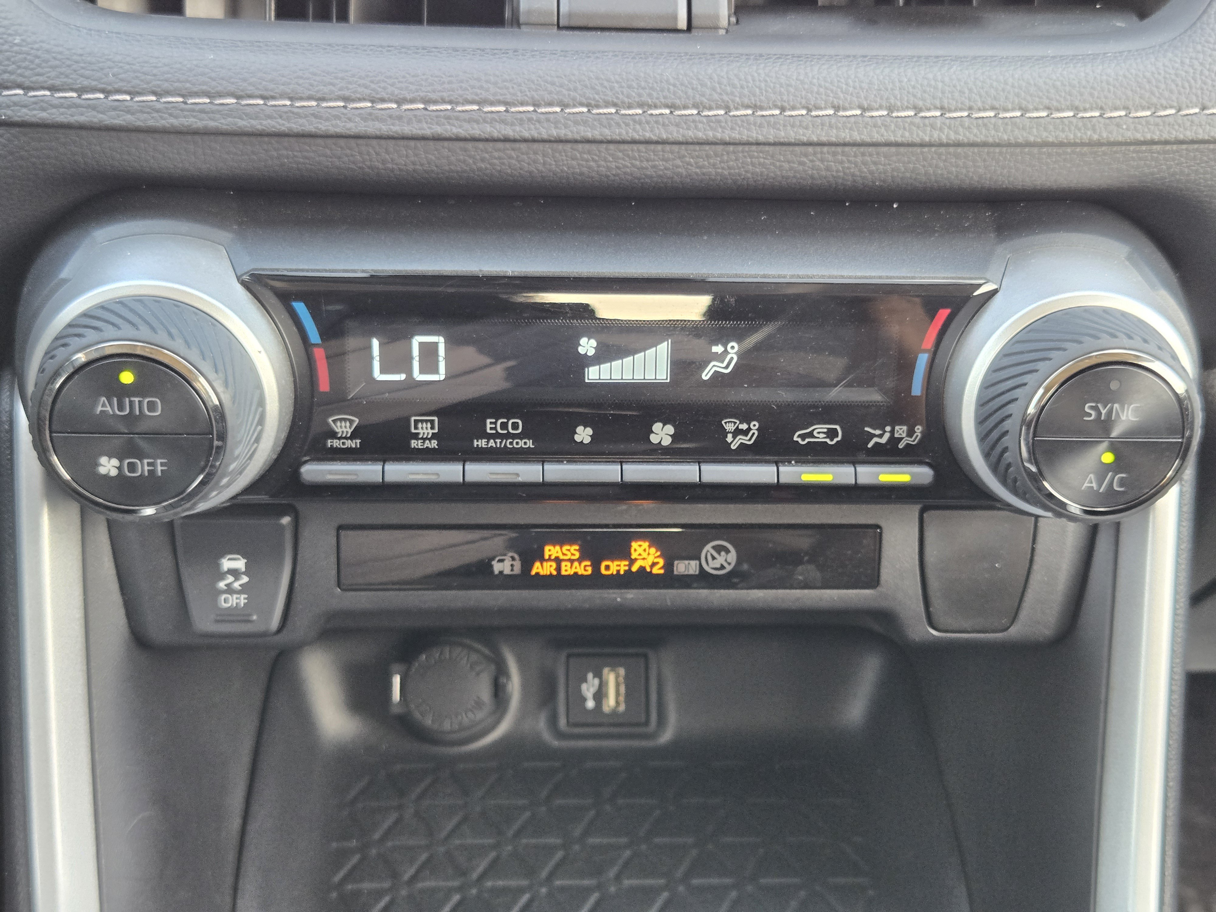 Used 2025 Toyota RAV4 XLE AWD/4WD image 15