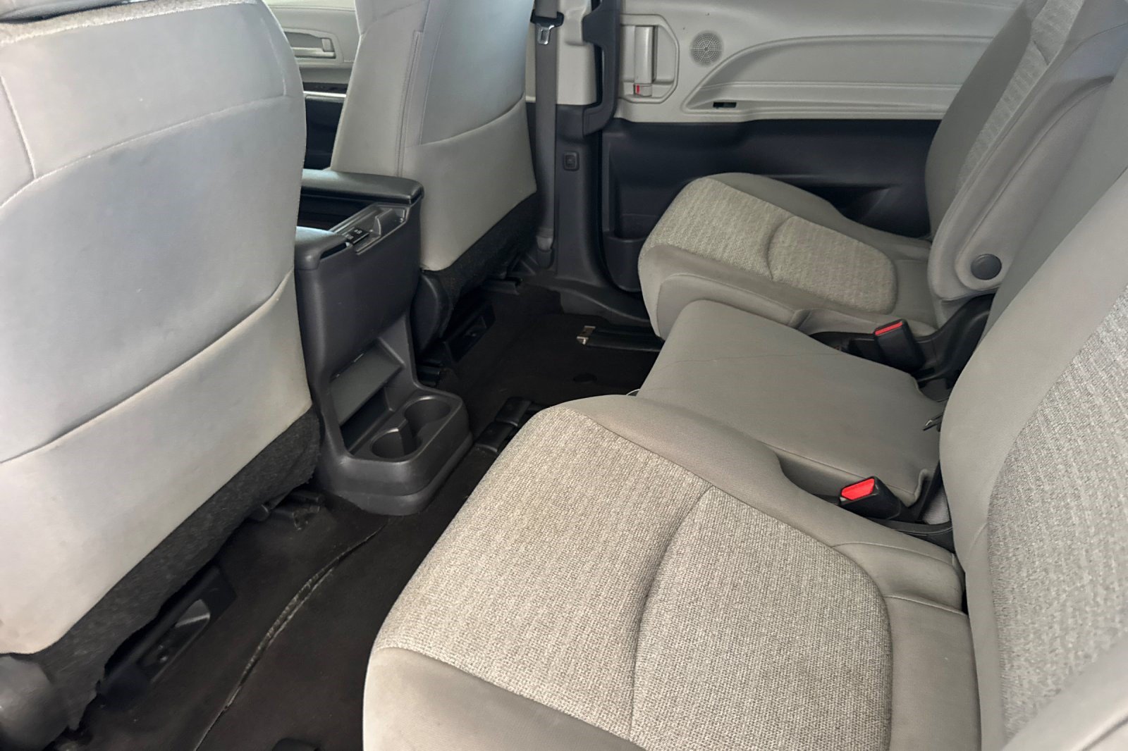 Used 2022 Toyota Sienna LE FWD image 24