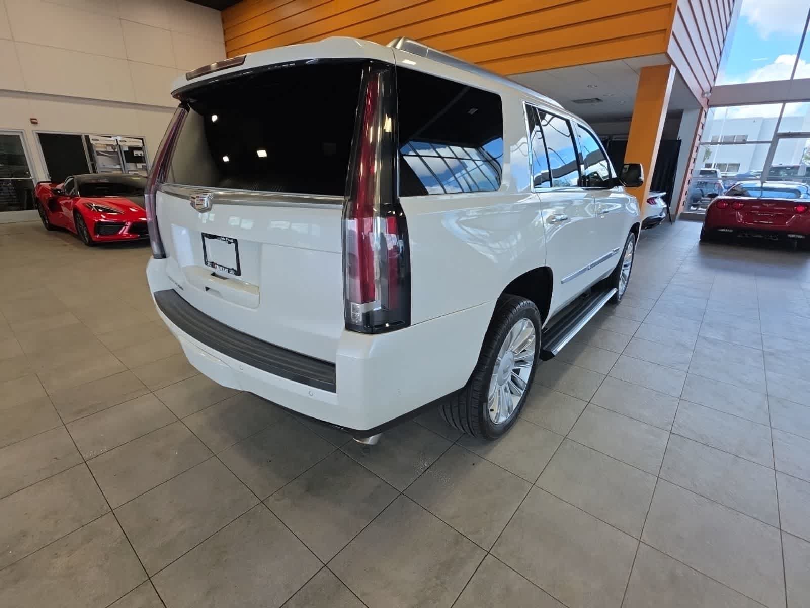 Used 2017 Cadillac Escalade Platinum AWD/4WD image 8