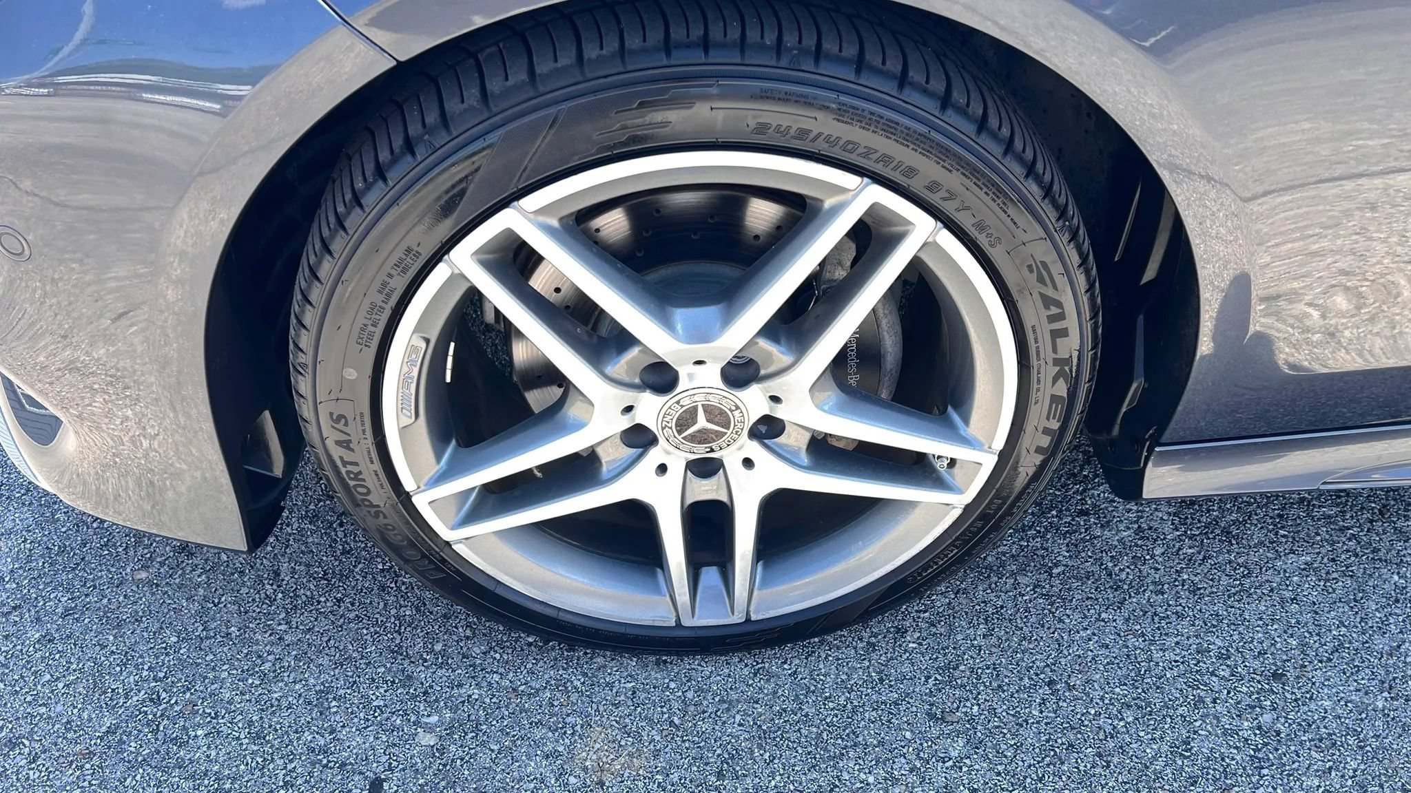 Used 2015 Mercedes-Benz E 400 Sedan w/ Driver Assistance Package image 11