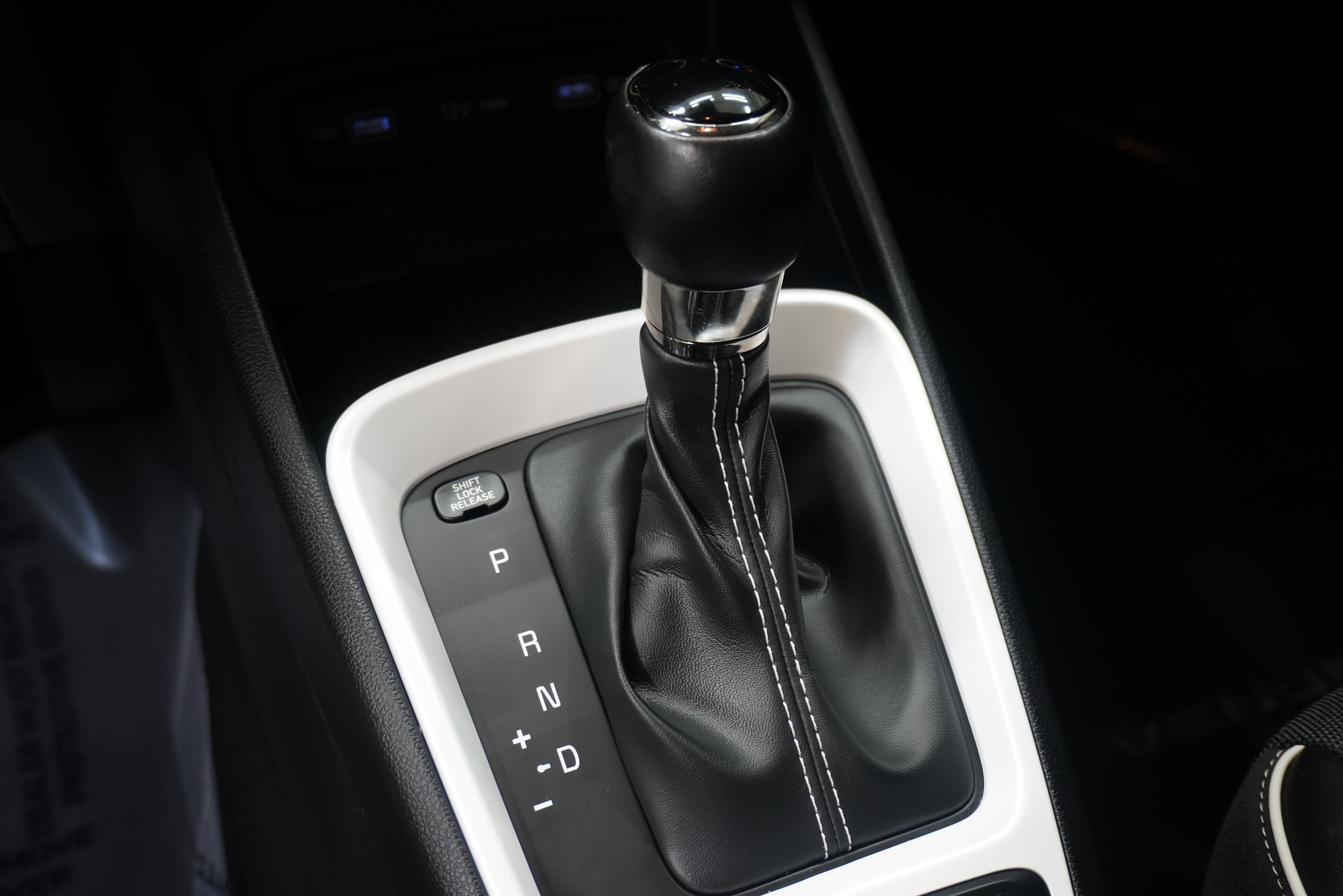 Used 2022 Hyundai Venue Limited FWD image 20